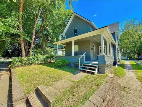 387 4th St NW, Barberton, OH 44203