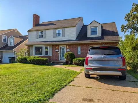 1000 Milford St NE, Canton, OH 44714