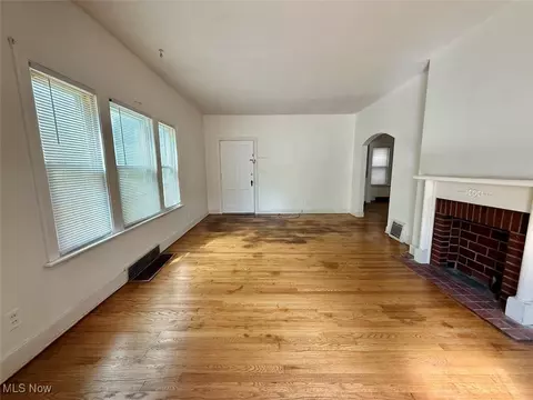 227 6th St, Elyria, OH 44035 photo 10