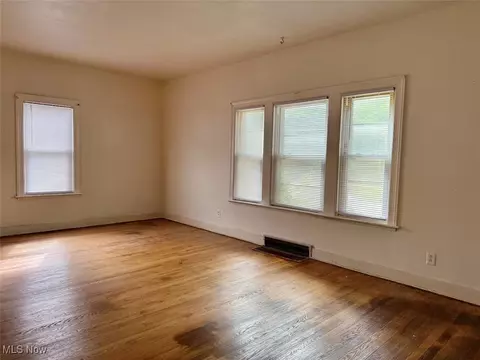 227 6th St, Elyria, OH 44035 photo 6