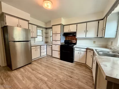 227 6th St, Elyria, OH 44035 photo 23