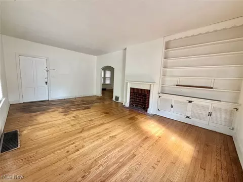 227 6th St, Elyria, OH 44035 photo 9