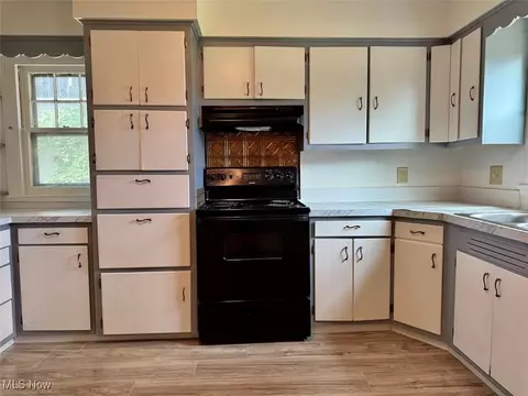 227 6th St, Elyria, OH 44035 photo 28