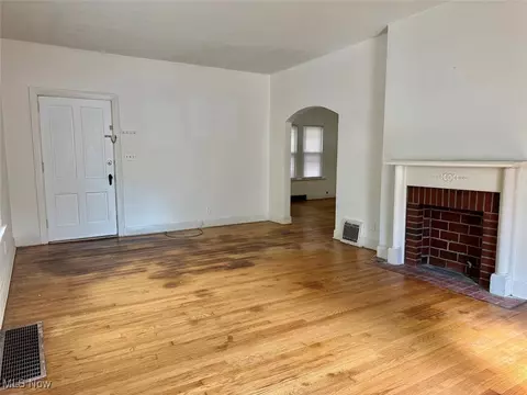 227 6th St, Elyria, OH 44035 photo 8