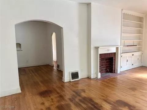 227 6th St, Elyria, OH 44035 photo 5