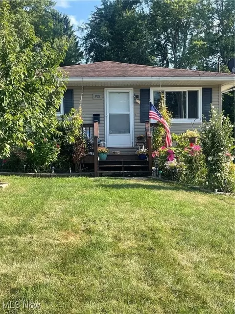 3702 Orchard St, Mogadore, OH 44260