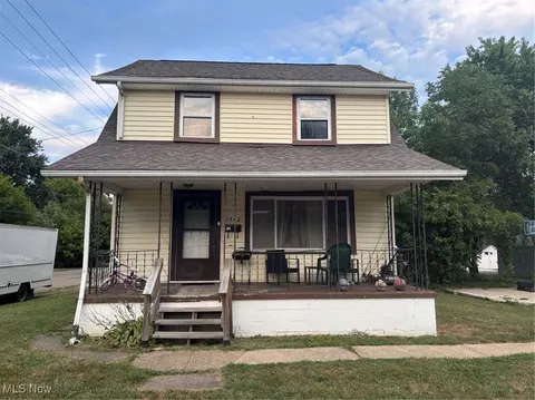 1742 Taft Ave NE, Canton, OH 44705