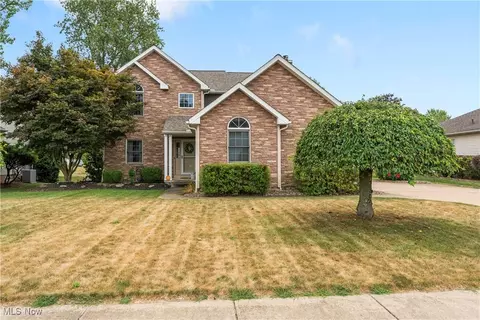 2714 Wood Owl St NE, Canton, OH 44704