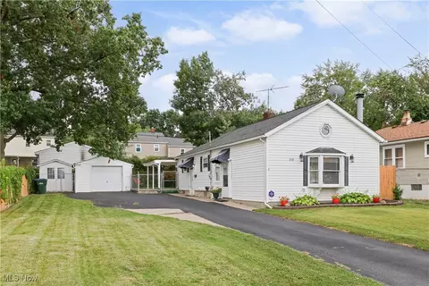 1930 Schiller Ave, Cuyahoga Falls, OH 44223