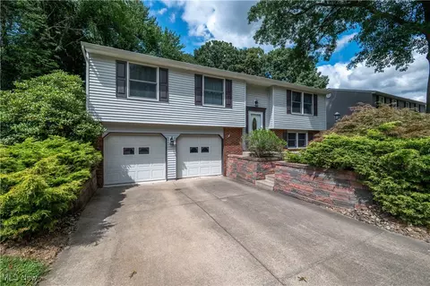 7707 Raglan Dr NE, Warren, OH 44484