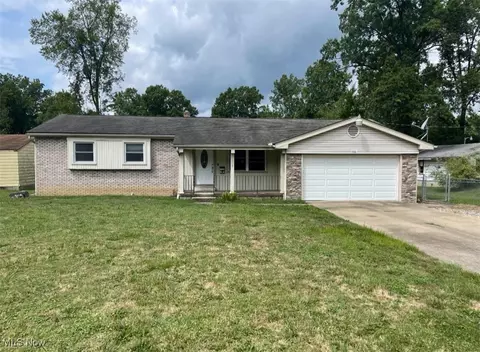 112 Benton St, Austintown, OH 44515