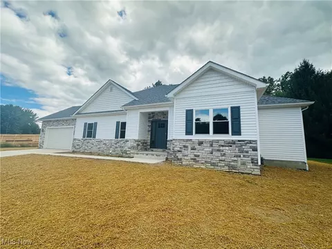 124 Saint Andrews, Cortland, OH 44410