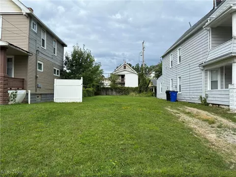 2056 W 104th St, Cleveland, OH 44102