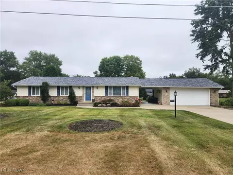 5192 Willow Dr NW, Malvern, OH 44644