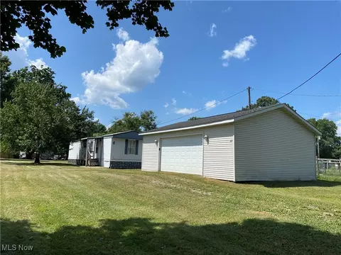 127 Adamson Ln, Tuscarawas, OH 44682