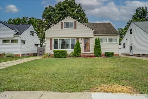572 E 315th St, Willowick, OH 44095