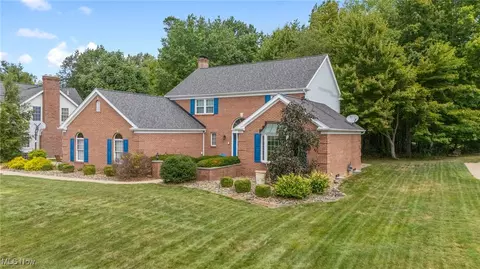 7595 Eisenhower Dr, Boardman, OH 44512 photo 2