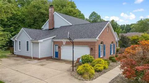 7595 Eisenhower Dr, Boardman, OH 44512 photo 4