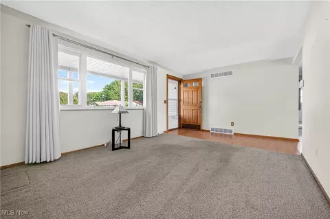 4061 Kenyon Ave, Lorain, OH 44053 photo 6