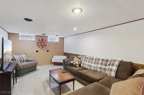1333 Craneing Rd, Wickliffe, OH 44092 photo 12