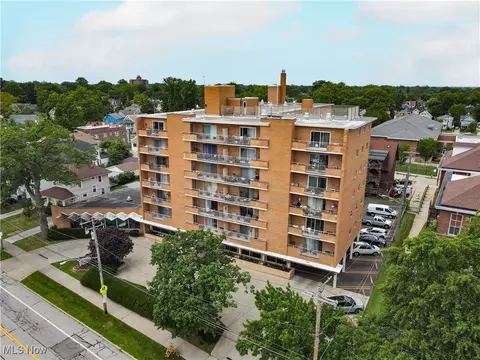 1480 Warren Rd #313, Lakewood, OH 44107
