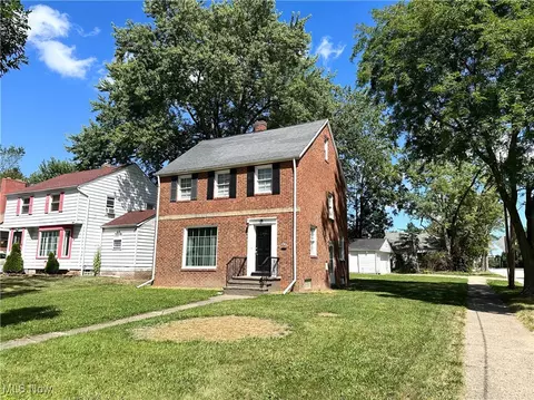 20715 E Ridgewood Ave, Warrensville Heights, OH 44122