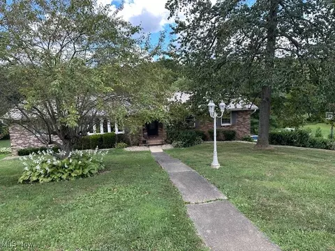 170 Christopher Pl, Zanesville, OH 43701
