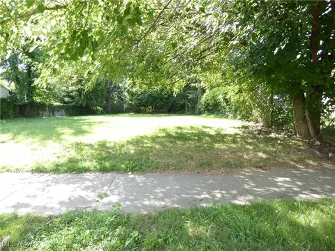 1960 W 54 St, Cleveland, OH 44102