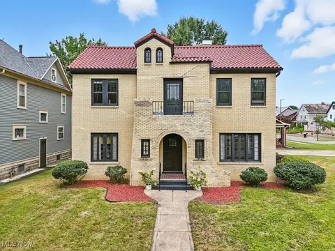 348 N Broadway St, New Philadelphia, OH 44663