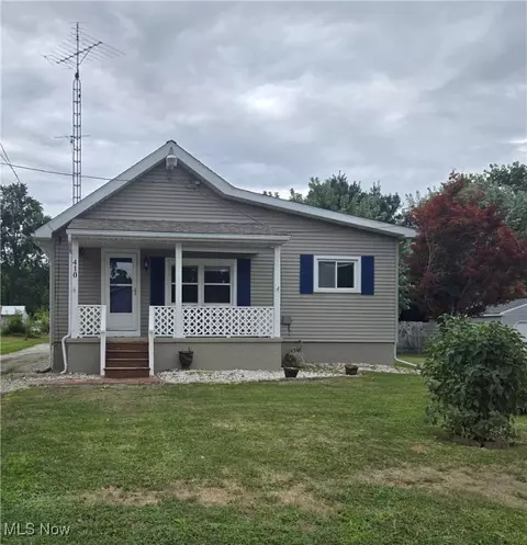410 Hobart Rd, Leavittsburg, OH 44430