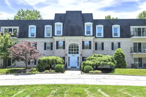 2021 King James Pkwy #212, Westlake, OH 44145