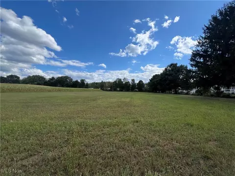 Mapleton Street Se, East Canton, OH 44730
