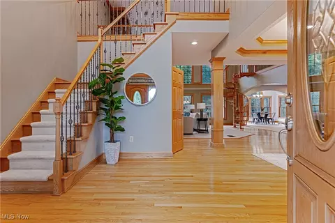 Entry Way - 6240 Tim Dr, Wadsworth, OH 44281 photo 2 of 6