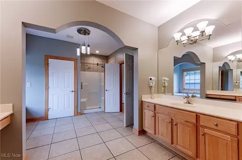 Bath - 6240 Tim Dr, Wadsworth, OH 44281 photo 2 of 5