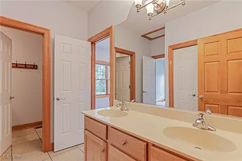 Bath - 6240 Tim Dr, Wadsworth, OH 44281 photo 4 of 5