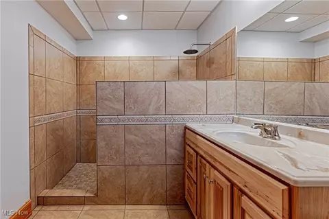 Bath - 6240 Tim Dr, Wadsworth, OH 44281 photo 5 of 5