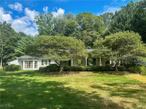 8454 Hunters Trl, Warren, OH 44484