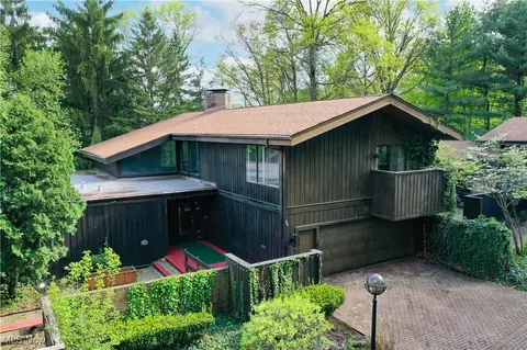 285 N Road Rd NE, Howland, OH 44484