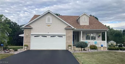 25 Eagle Point Dr, Newton Falls, OH 44444