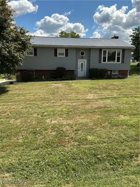 980 Locust Lake Cir, Zanesville, OH 43701