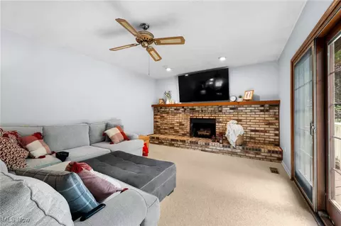 6015 Ely Vista Dr, Parma, OH 44129 photo 12