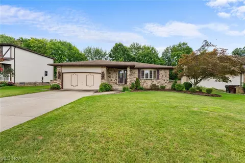 6015 Ely Vista Dr, Parma, OH 44129