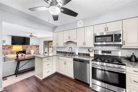 6015 Ely Vista Dr, Parma, OH 44129 photo 7