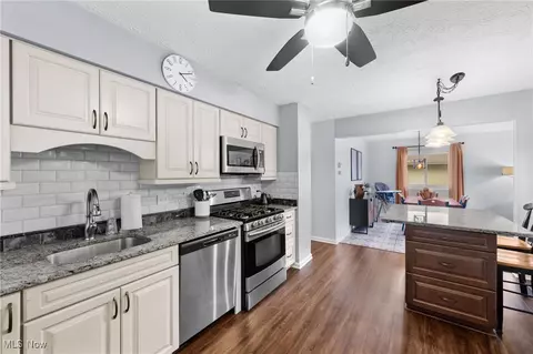 6015 Ely Vista Dr, Parma, OH 44129 photo 4