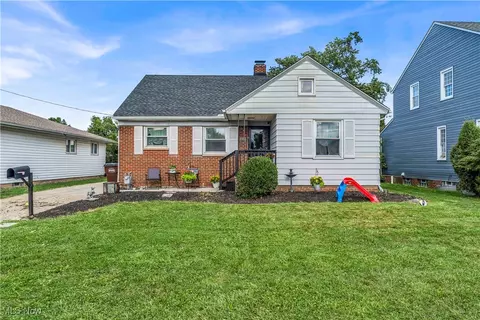 6483 Kerneywood Rd, Parma, OH 44129