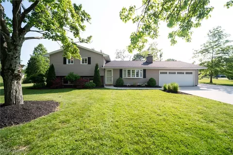 8371 Cranwood Dr, Chesterland, OH 44026