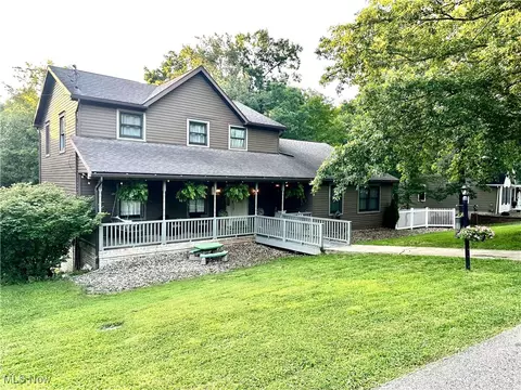 160 Crestwood Ct, Belpre, OH 45714