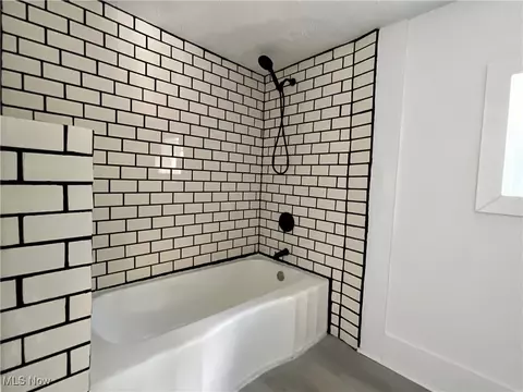 Bath - 738 Longview Ave, Akron, OH 44307 photo 2 of 4