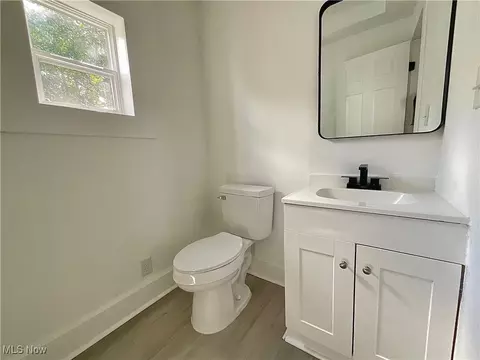Bath - 738 Longview Ave, Akron, OH 44307 photo 1 of 4