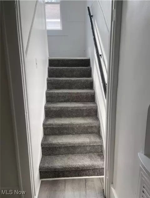 Entry Way - 738 Longview Ave, Akron, OH 44307 photo 2 of 3
